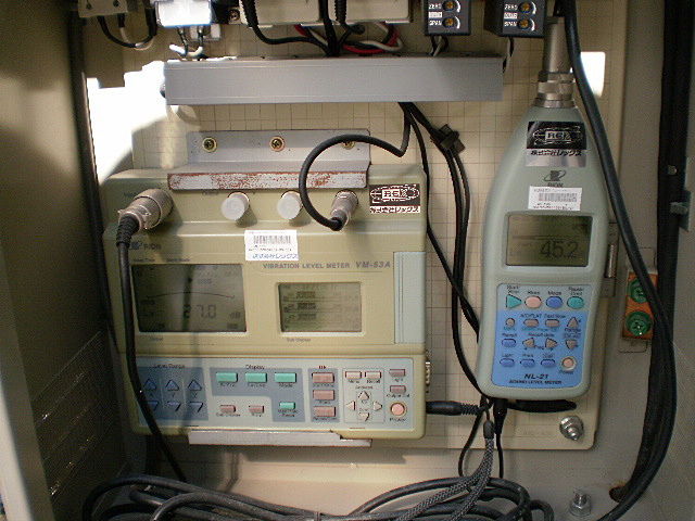 騒音計・振動計ともにCFｶｰﾄﾞに観測結果を記録し、帳票を作成することが可能